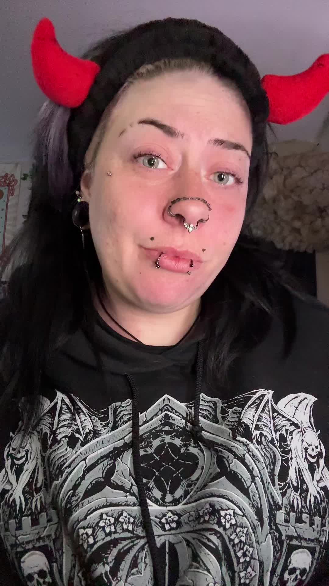 @Stfuitscourtney🦇