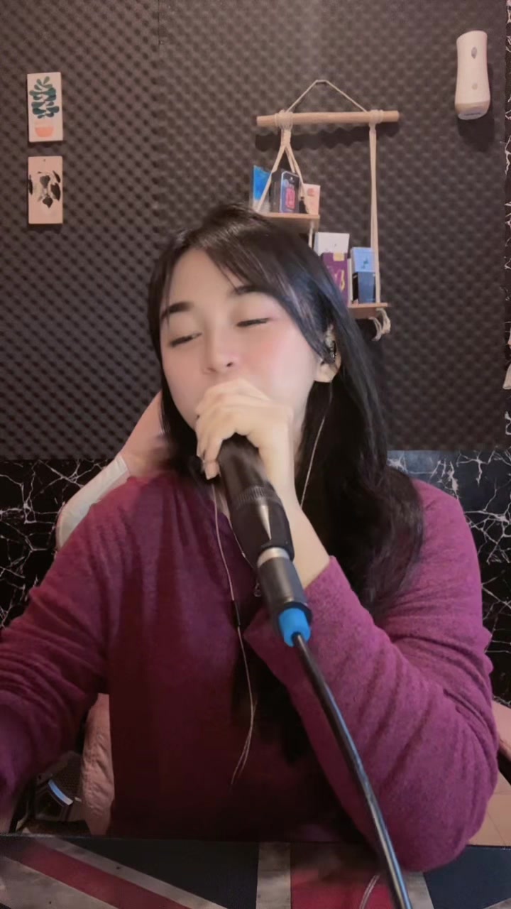 @AdeliaPutri