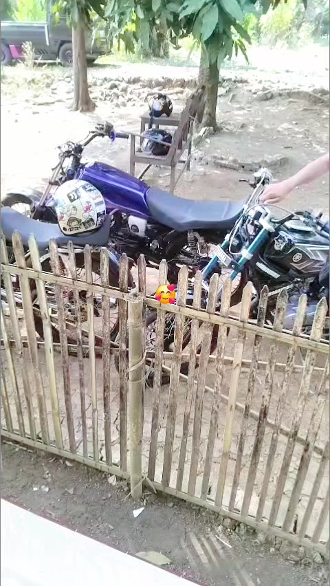 @๐๐๐ก๐ ๐ญ๐ก๐ ๐๐ฌ๐ญ๐ซ๐ข๐๐