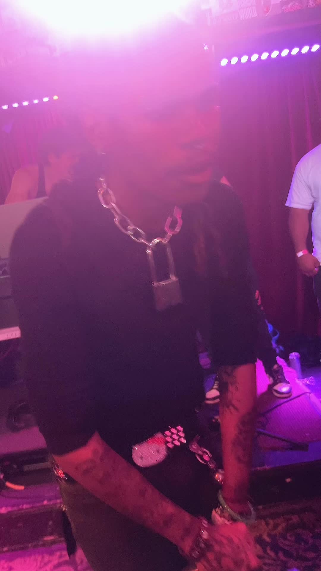 @imdrunkandindabando