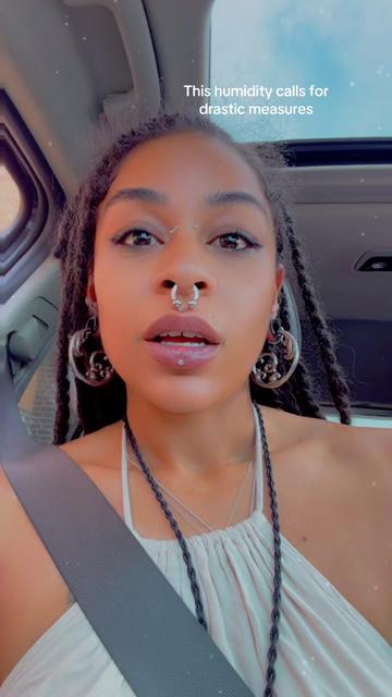 @Bonnie Luna 🖤