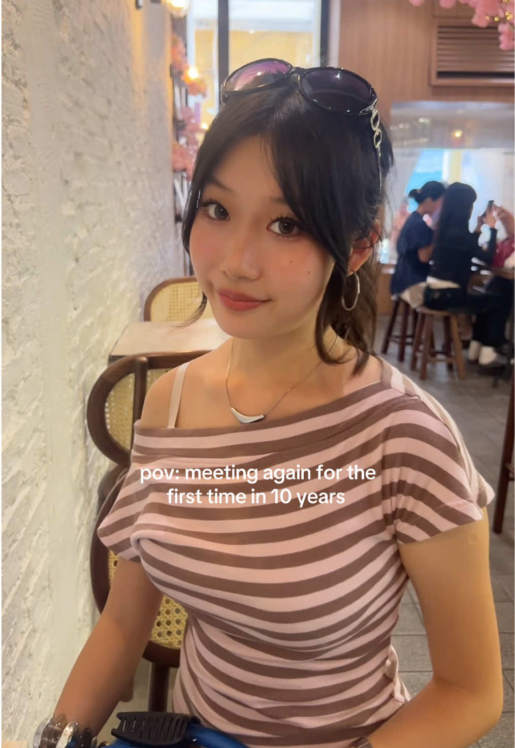 @由由