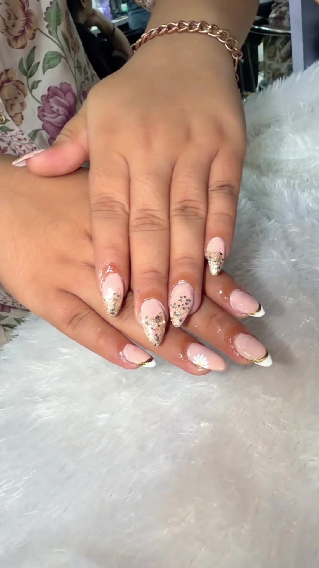@Roshani beauty salon