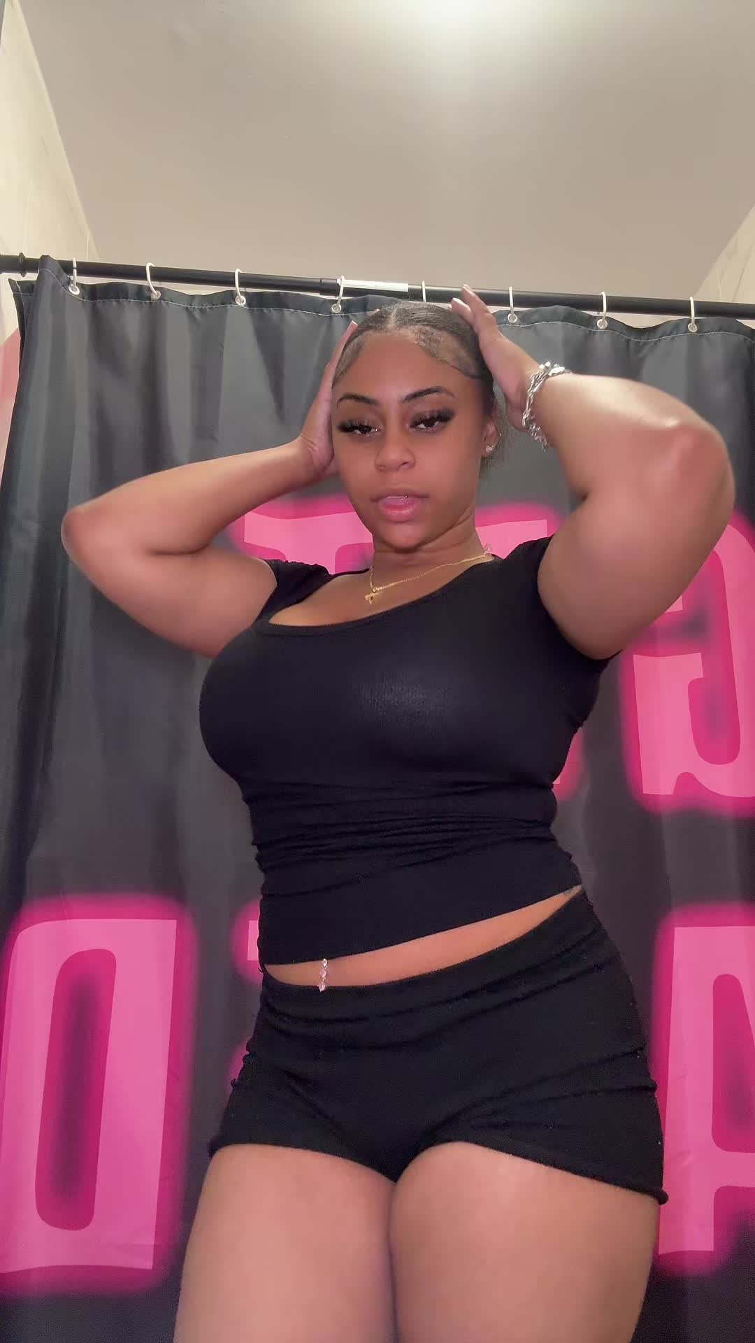 @Kaylalebomb ✨