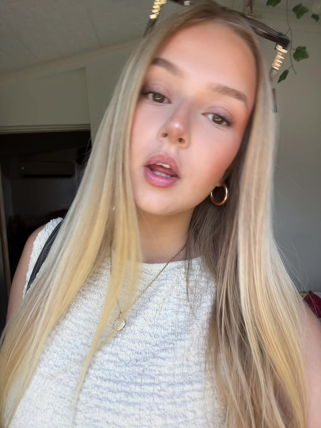 @𝑳𝒊𝒗𝒂☀️