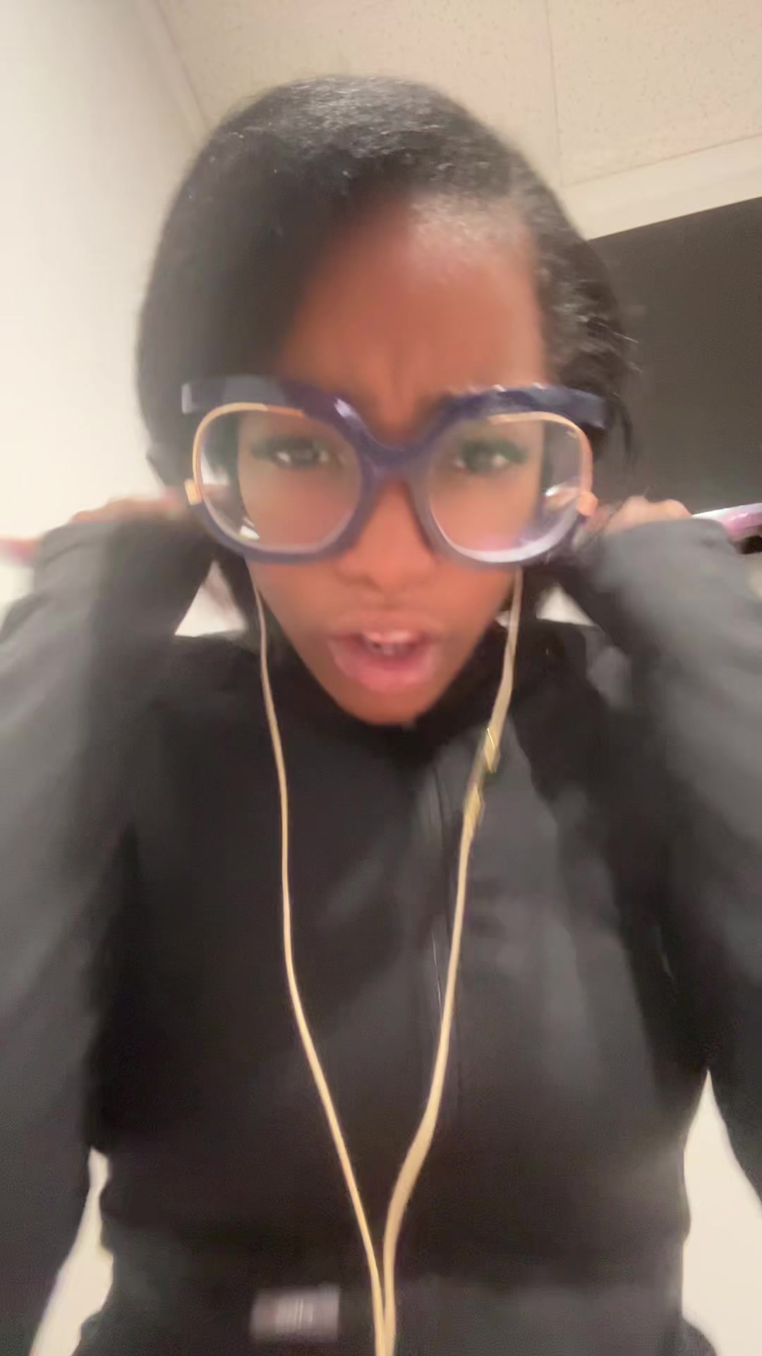 @Vexxev