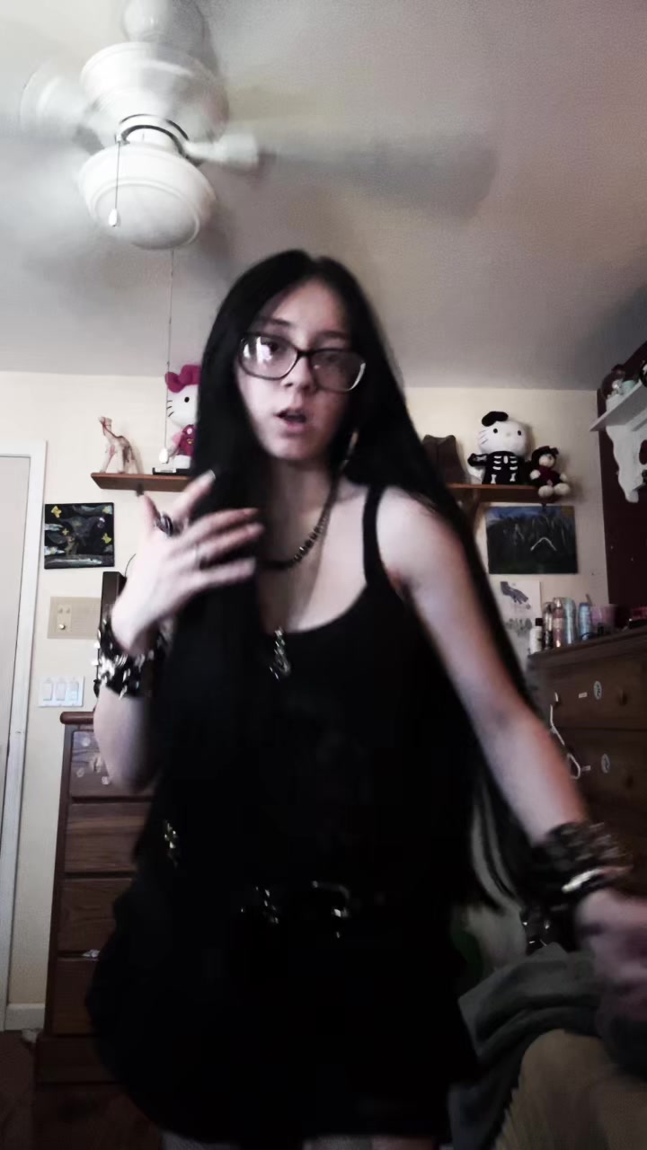 @Lilly 🖤🦇