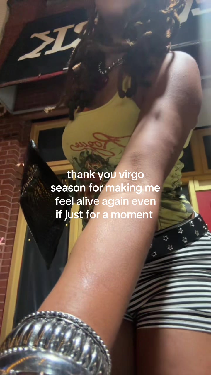 @ella b.