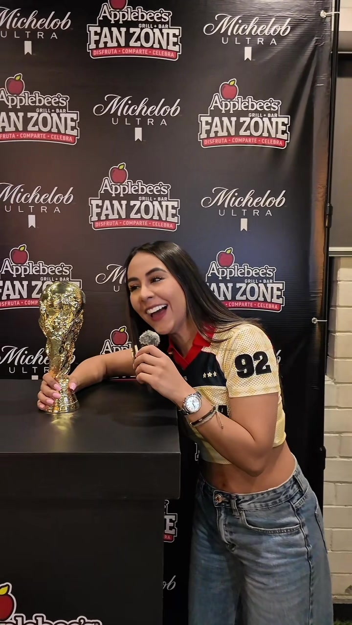 @Adriana González