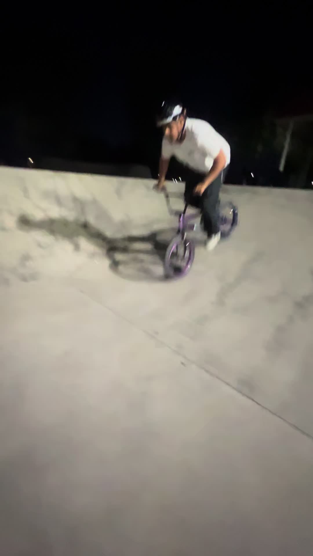 @🦦