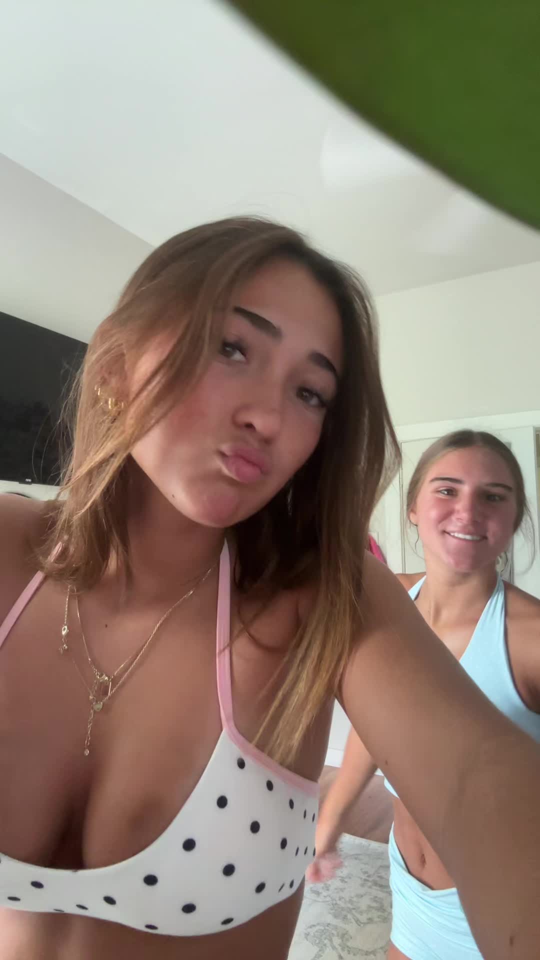 @😚