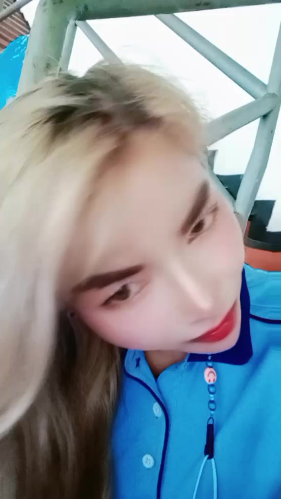 @แหม่ม เดือนขาว