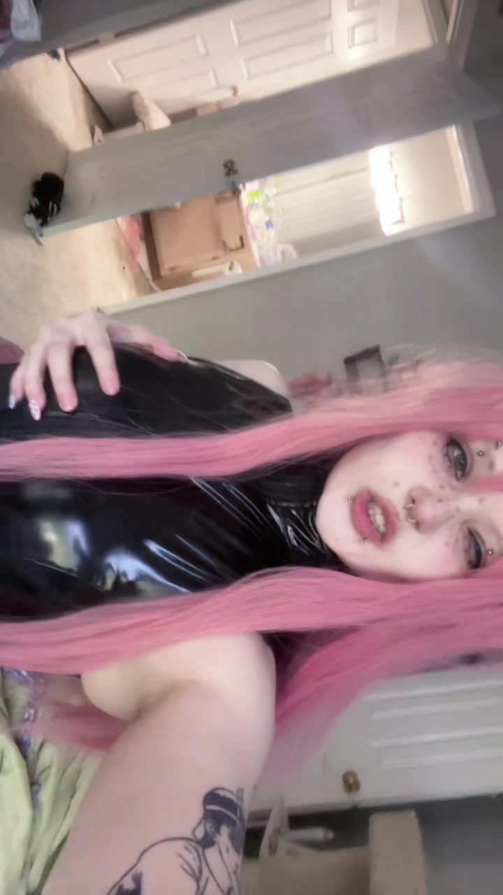 @kneesock