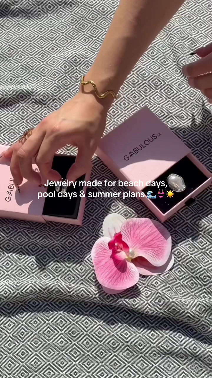 @GabulousLA