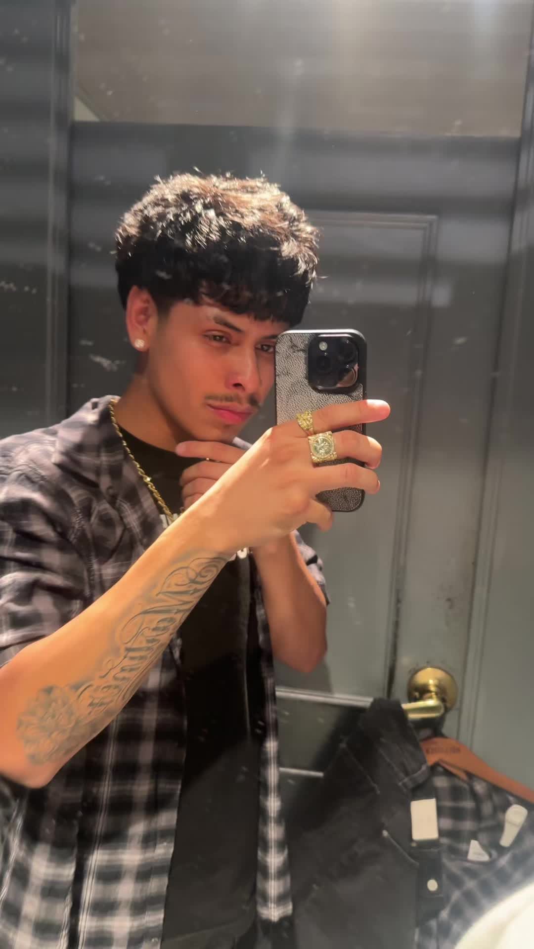 @carlos_.12