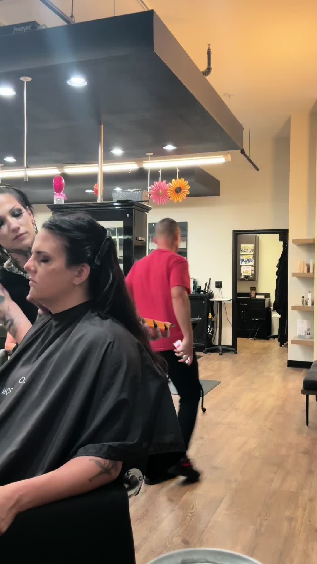 @Logan Kelly | HAIRSTYLIST