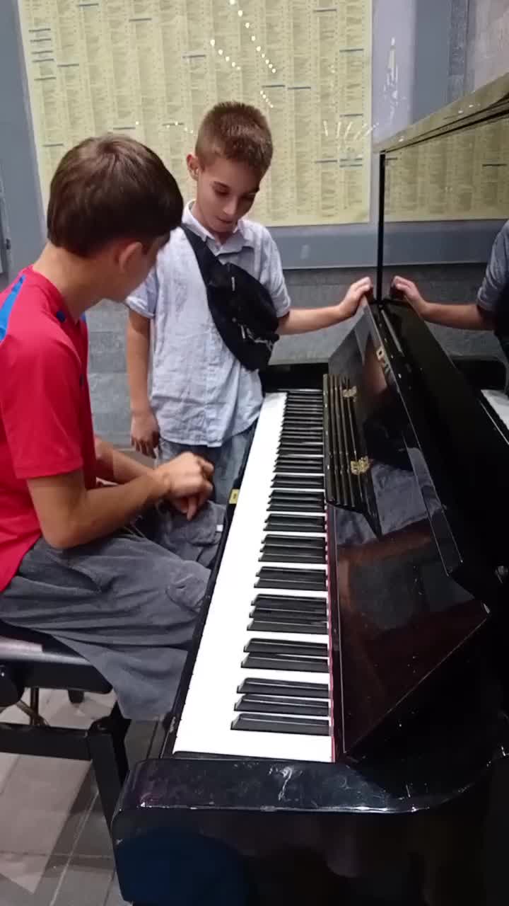 @alessandrarafaila2