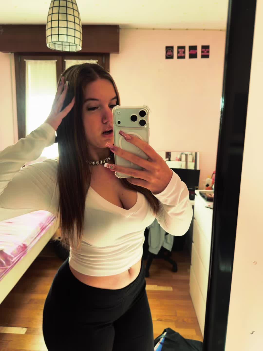 @🦈