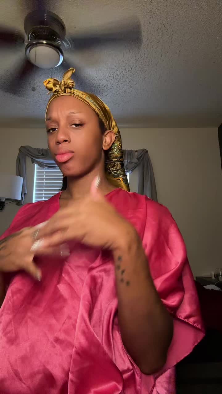 @Officialkhrissy