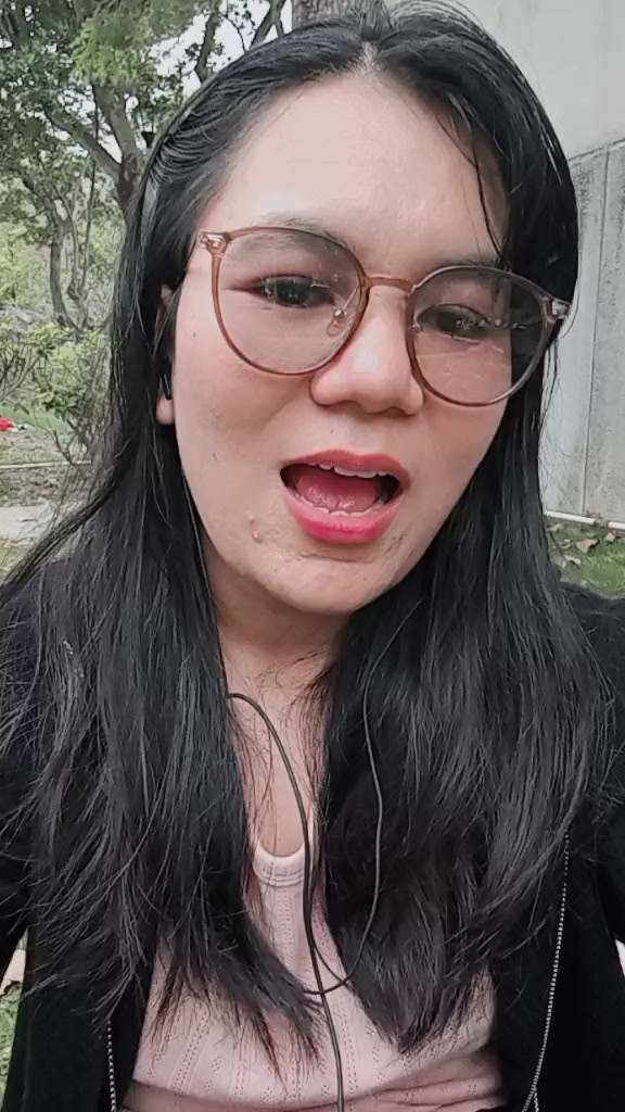 @Lela_
