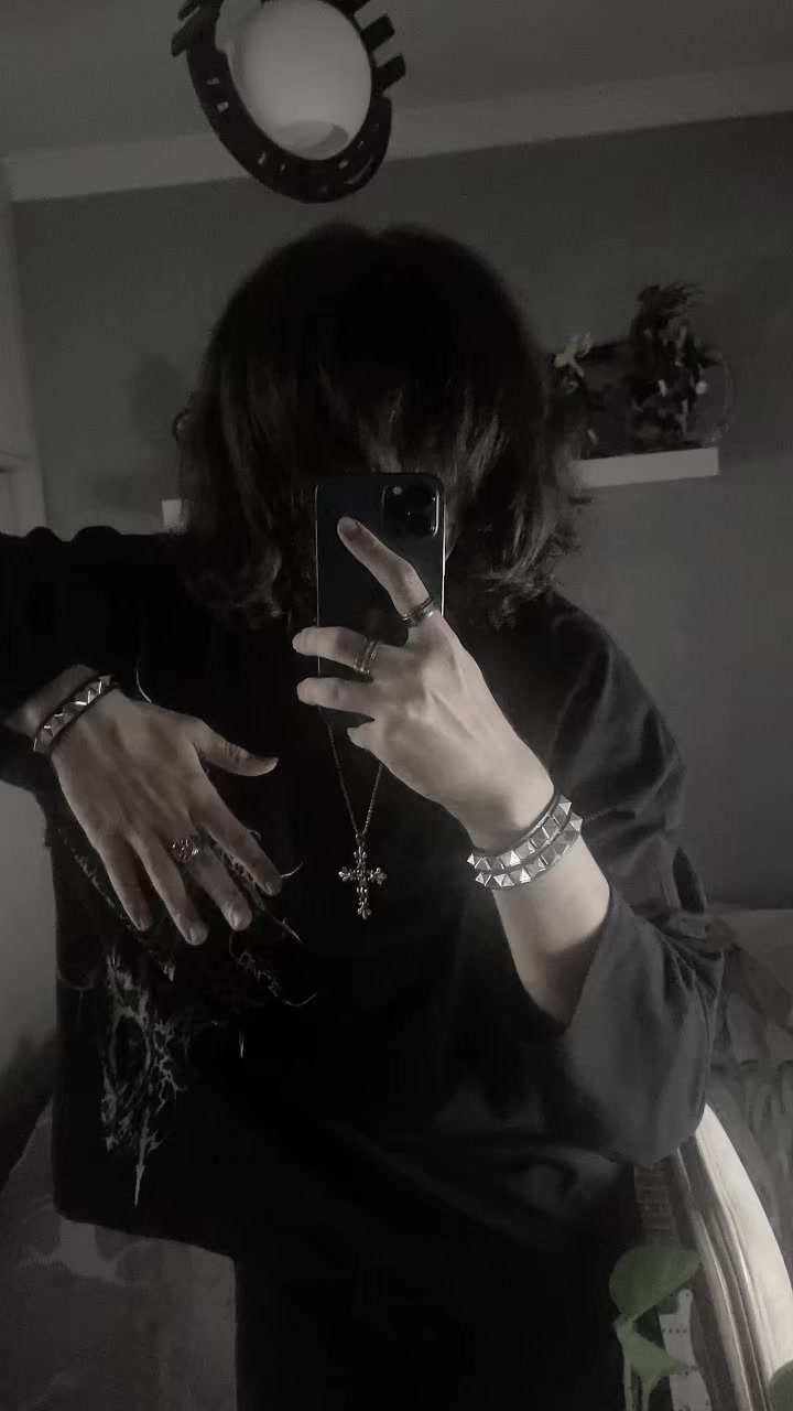@blooodyravenn
