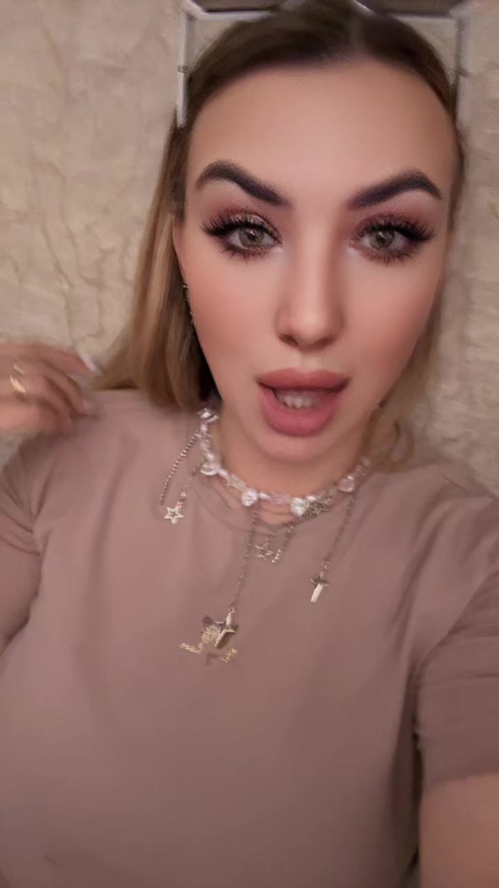 @Анюта 💜