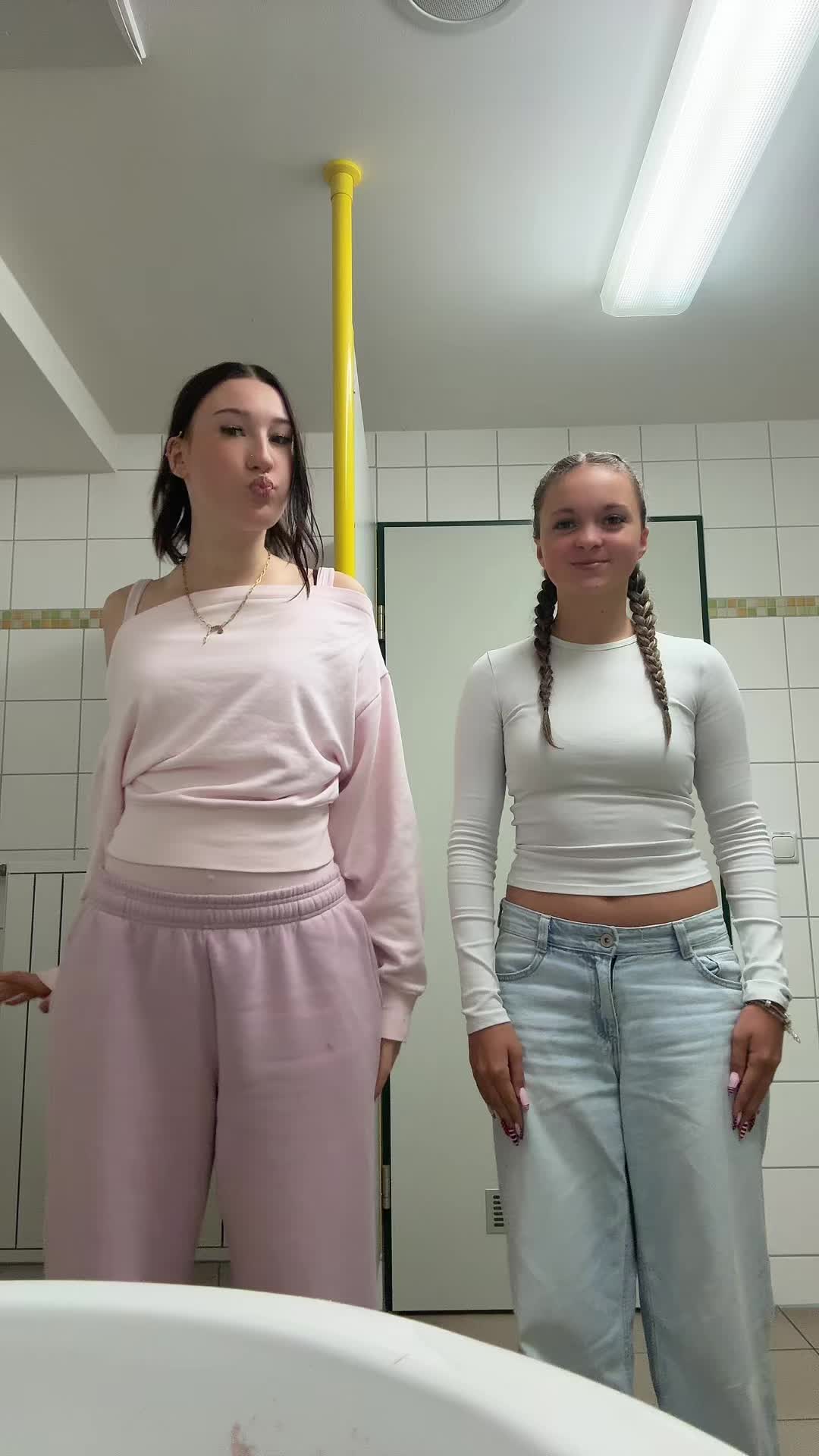 @ᴘʜɪʟɪɴᴇ⋆