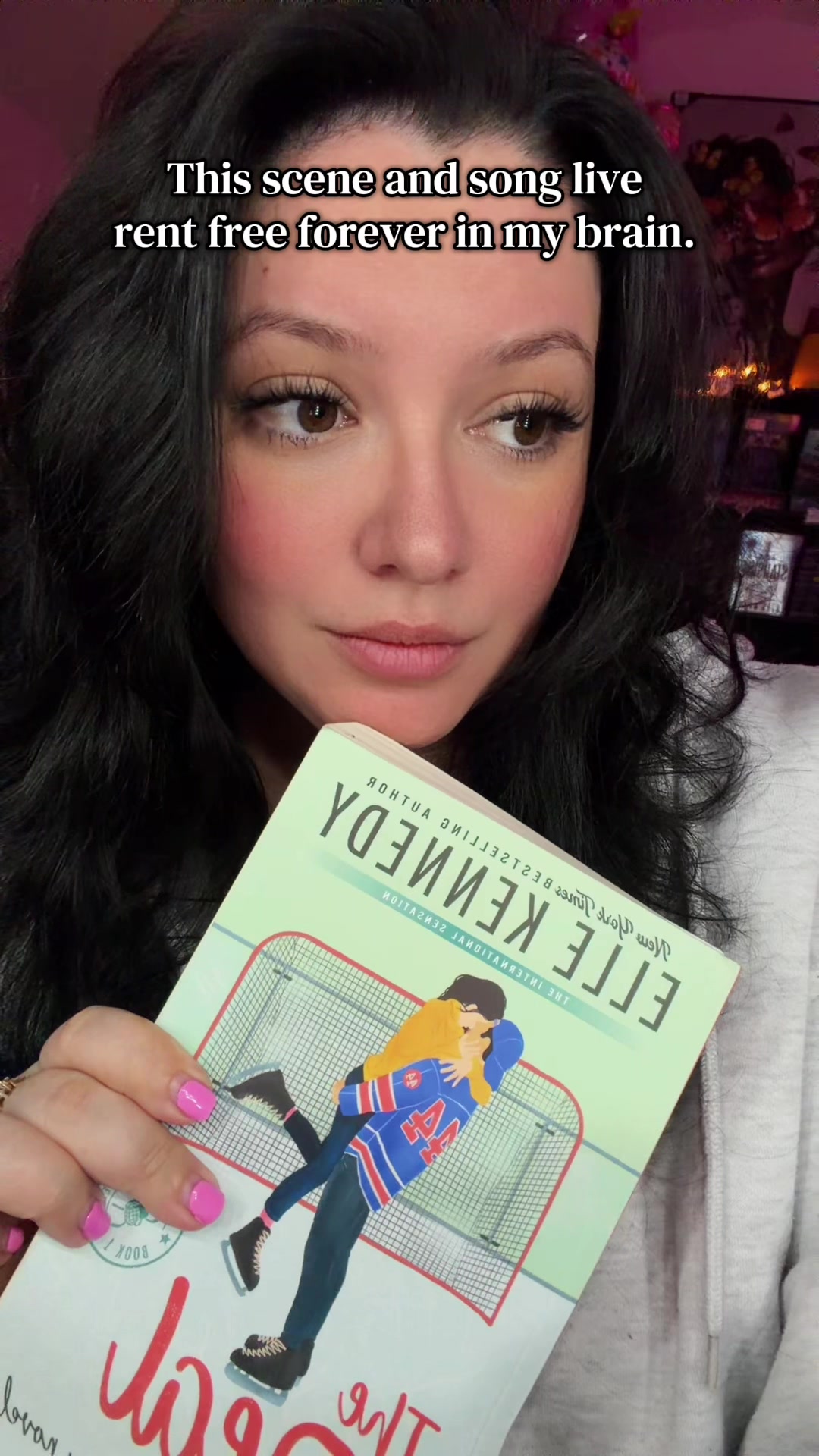 @Danielle Reads 📚☕️ 🧸