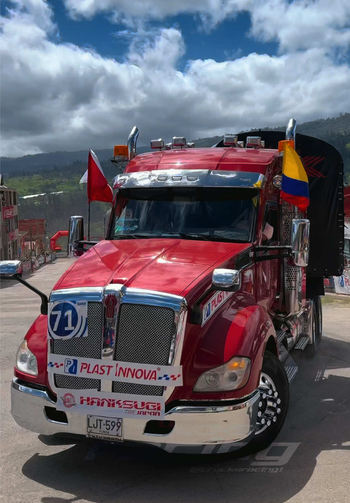 @Trucks Racing