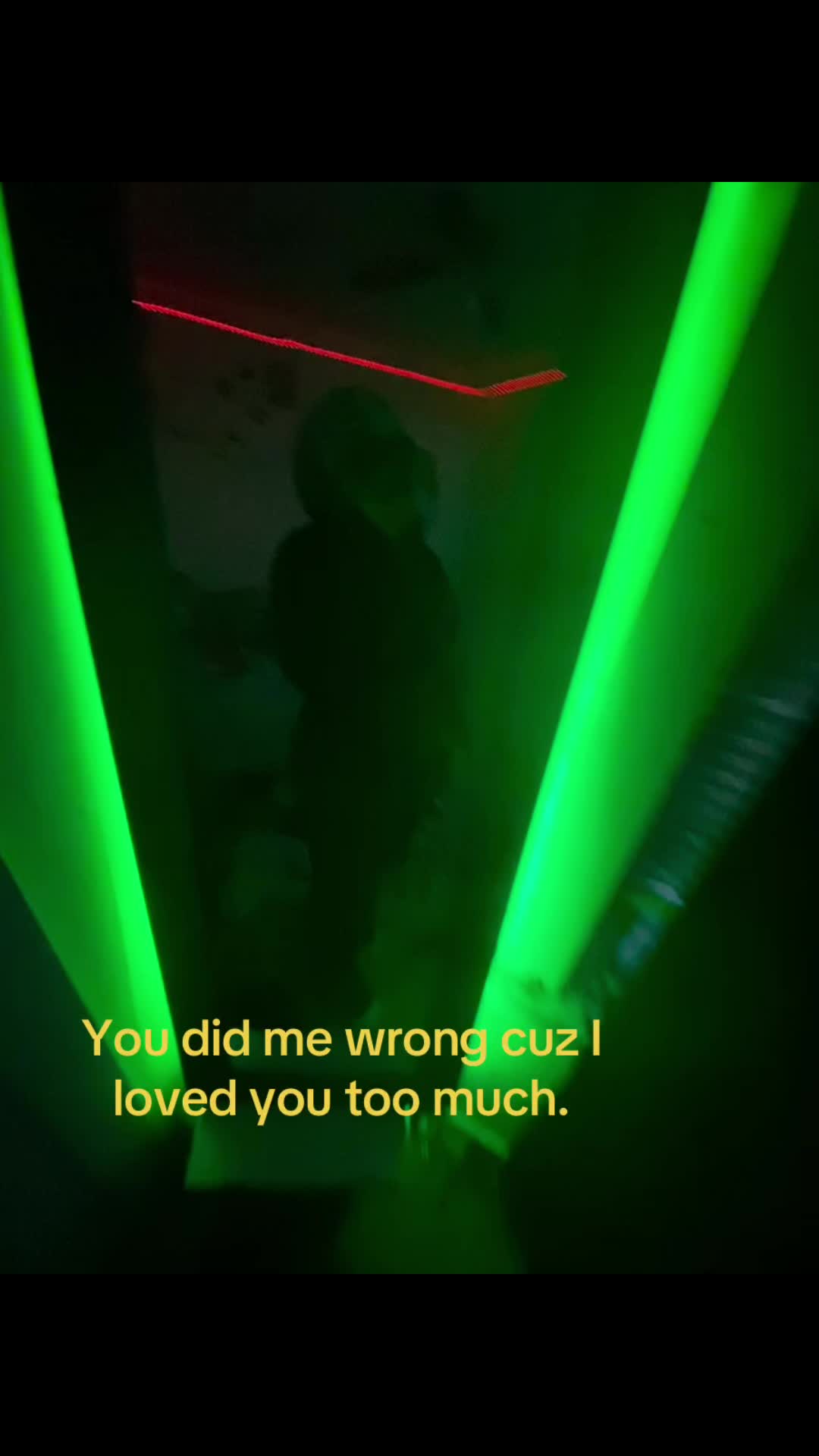 @•