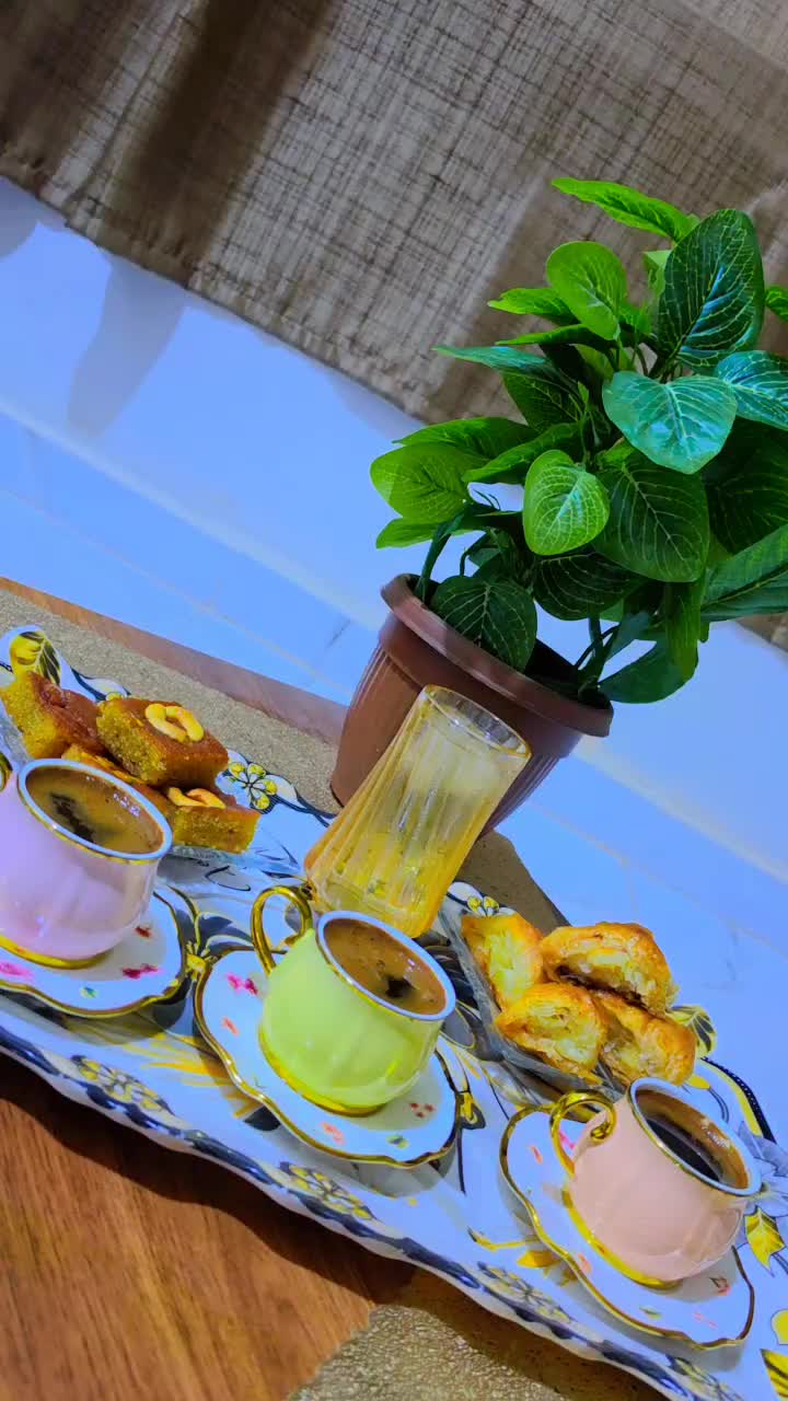 @حْوْرْ آلْعْيْنْ.