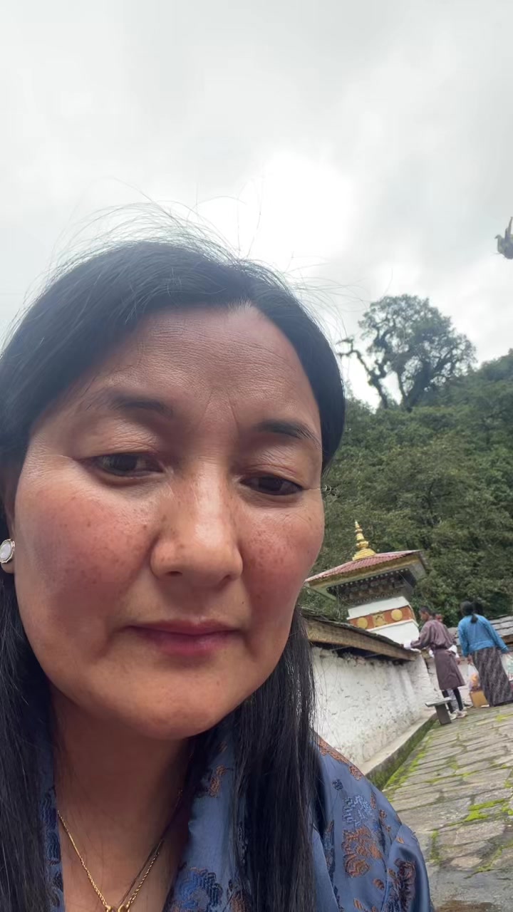 @ཝང་བཟངམོ་བསོད་ནམས་བུ་ཁྲིད།
