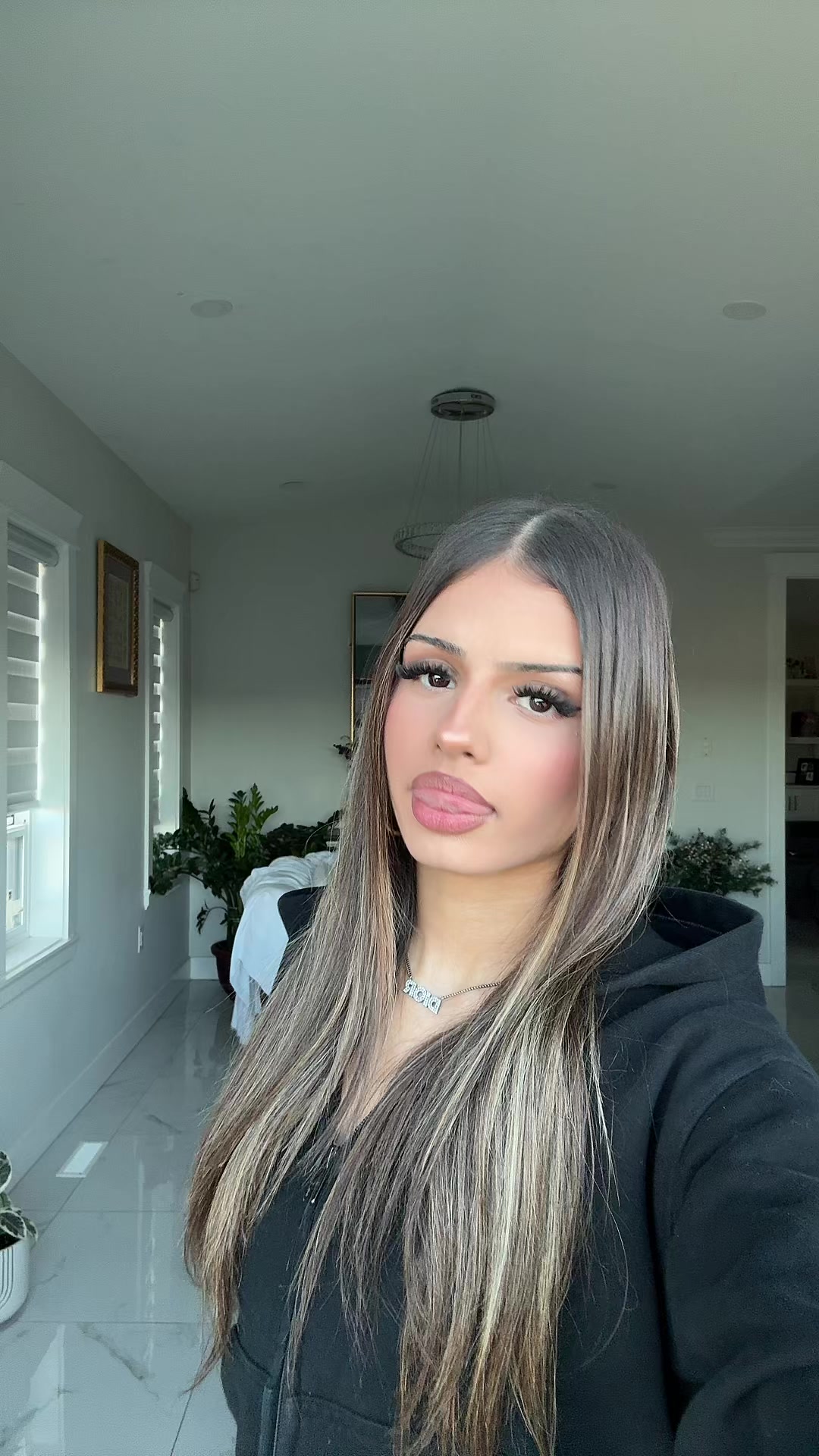@𝒮