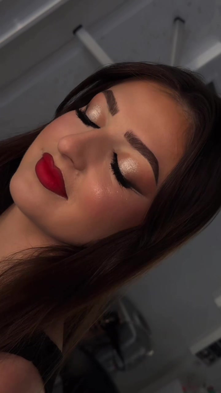 @Lona Glam