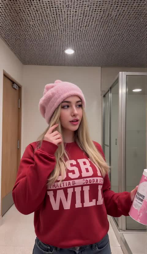 @olivianeone