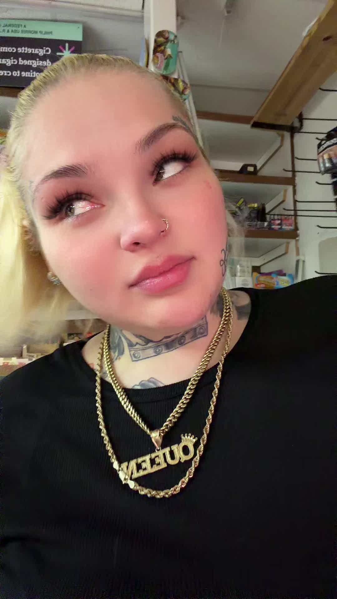 @QueenieDaGreat