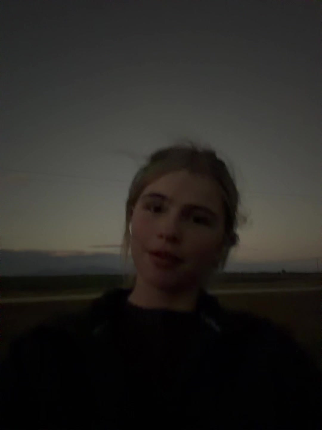 @𝐋𝐢𝐥𝐲 𝐋𝐨𝐰𝐢𝐬
