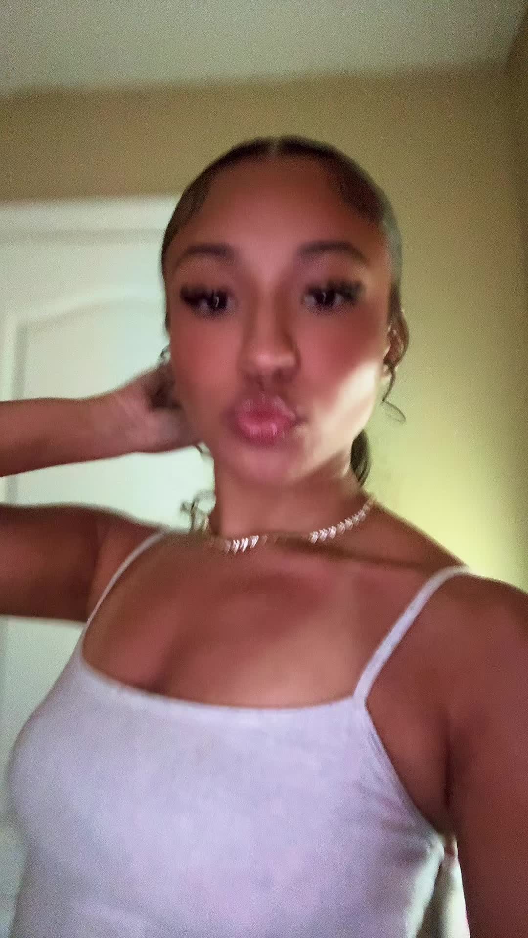 @Isabella