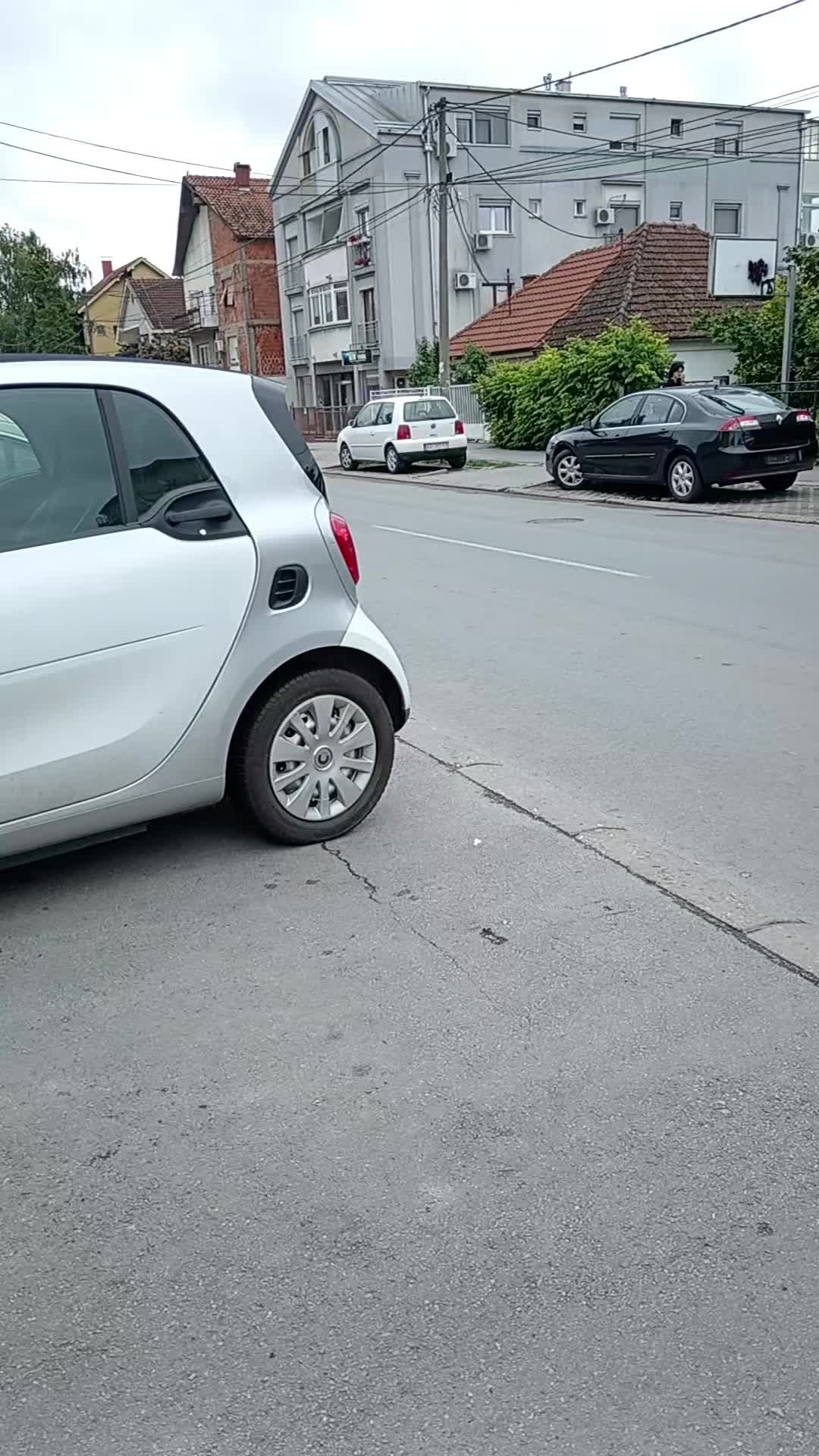 @Autobusi
