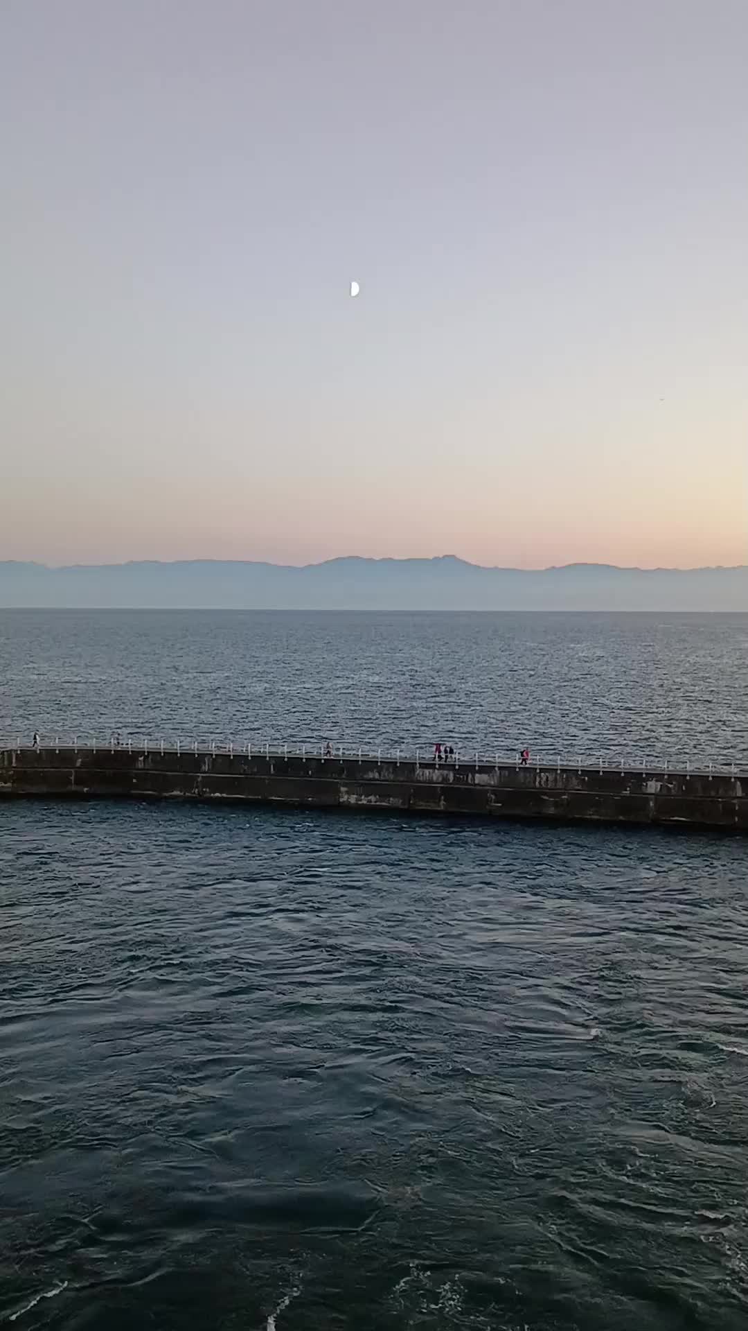 @SunsetWanderer🌅