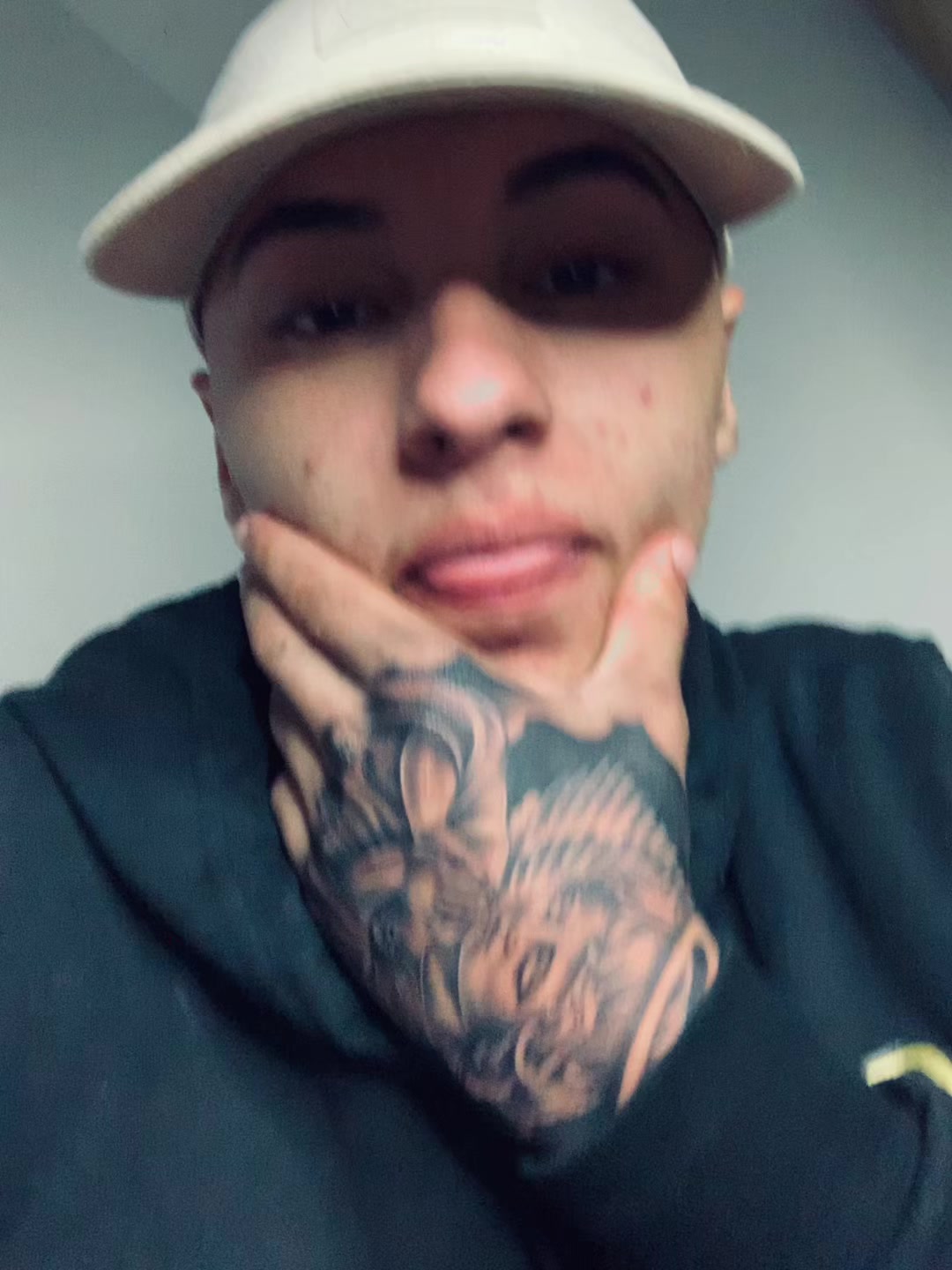 @menochefee77