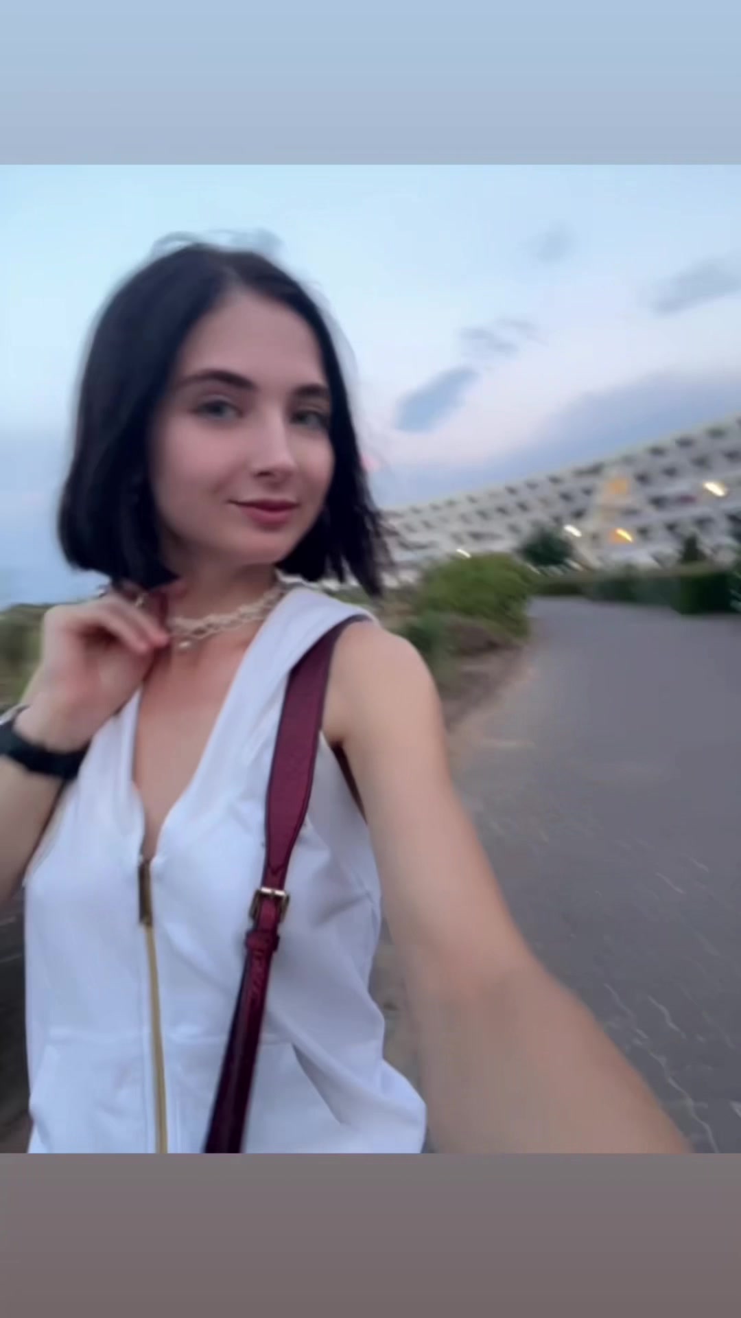 @artania_