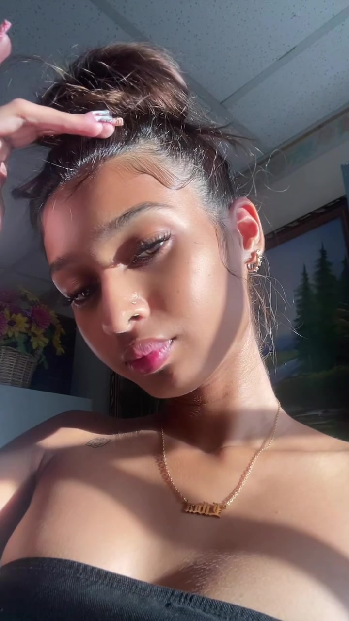 @Varshaꨄ.