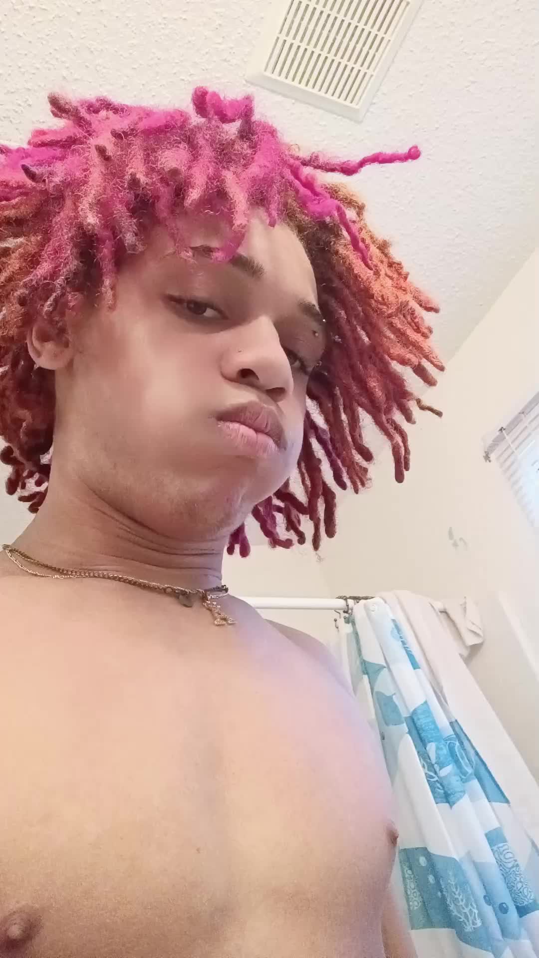 @👻