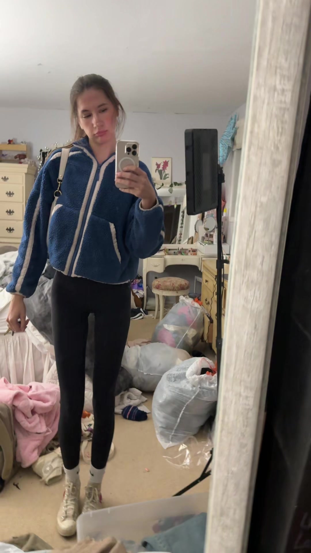 @isabella
