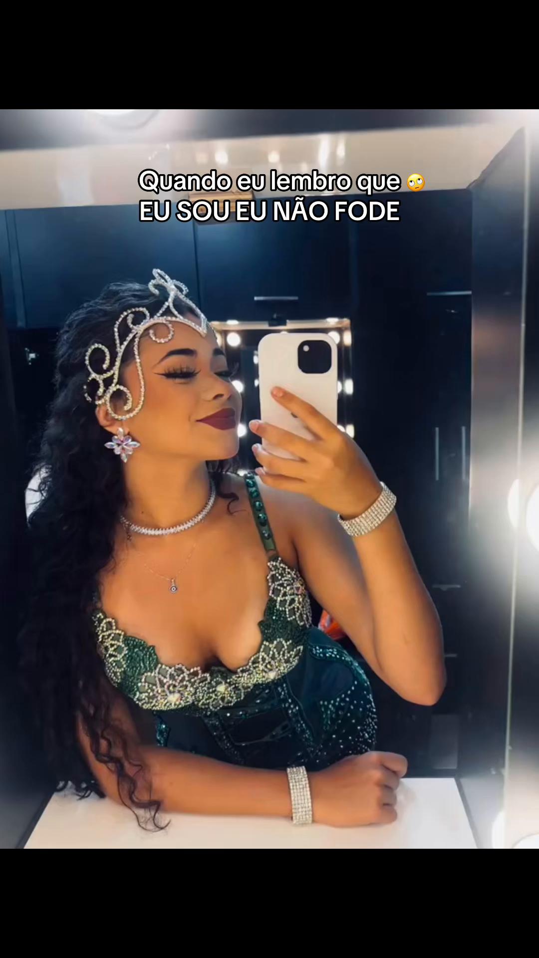 @Vvitoria