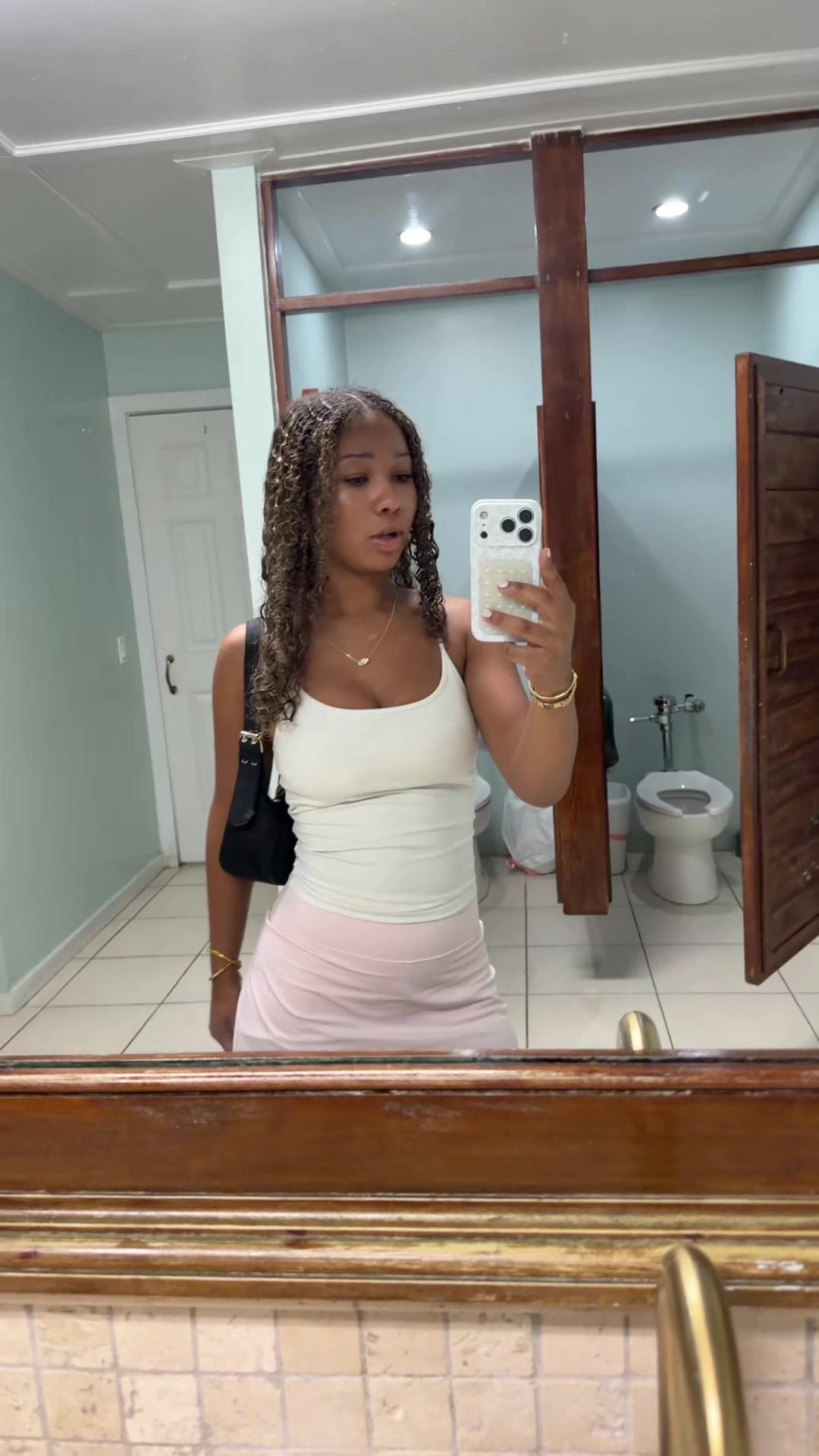 @bigbootybiracialbunny
