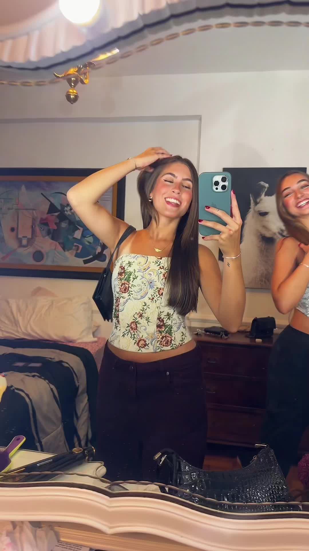 @La&iacute;s Hossepian