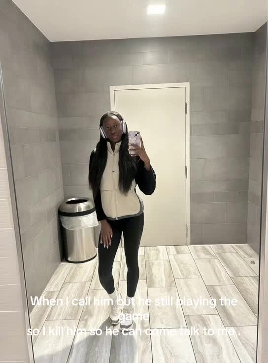 @Dee💜