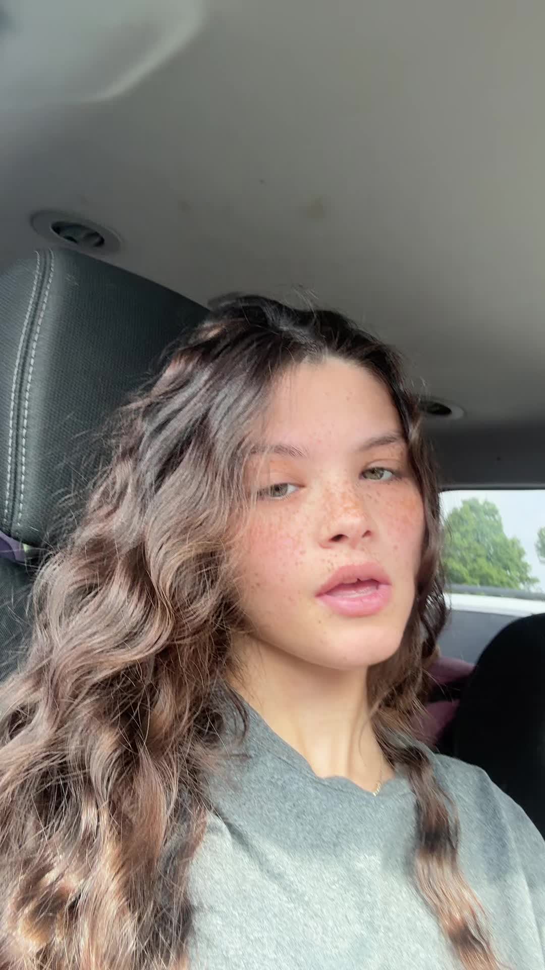 @H 🦋
